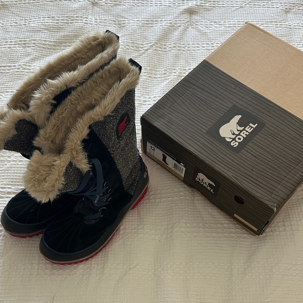 Sorel Herringbone Boots with Blue Laces and Red Soles - Picture 2 of 4